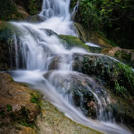 Cascadas Del Hueznar بيت للعطل *